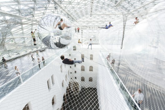 Studio Tomás Saraceno © 2013