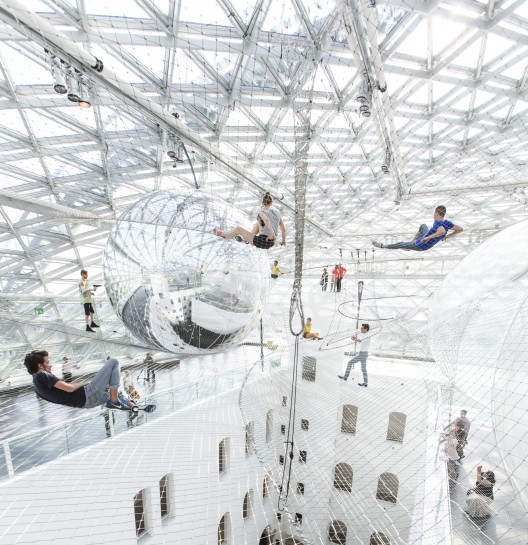 Studio Tomás Saraceno © 2013