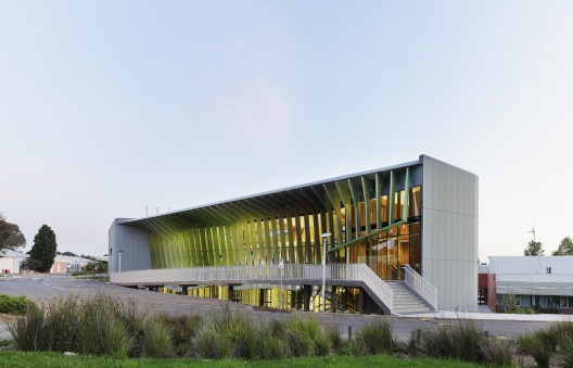 Knox Innovation Opportunity and Sustainability Centre / Woods Bagot / © Peter Bennetts