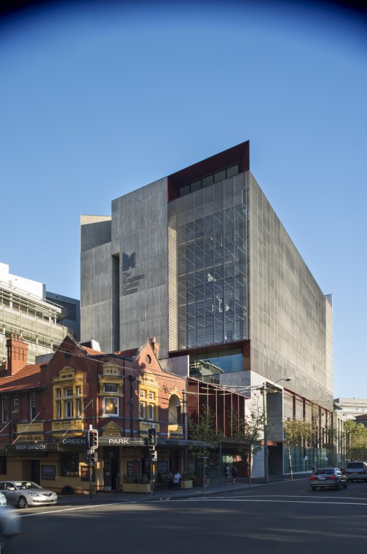 The Kinghorn Cancer Centre / BVN Architecture / © John Gollings