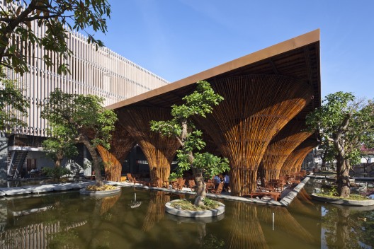 Kontum Indochine Café / Vo Trong Nghia Architects / © Hiroyuki Oki