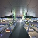 Eindhoven Airport Extension & Hotel / KCAP Architects&Planners + De Bever Architecten Eindhoven Airport Extension & Hotel / KCAP Architects&Planners + De Bever Architecten © Norbert van Onna