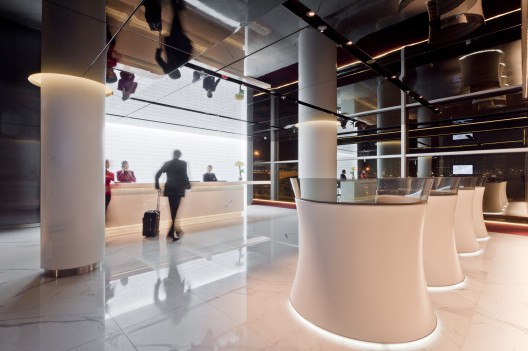 The lounges at Hong Kong International Airport, also designed by Foster + Partners. Image © Nigel Young.