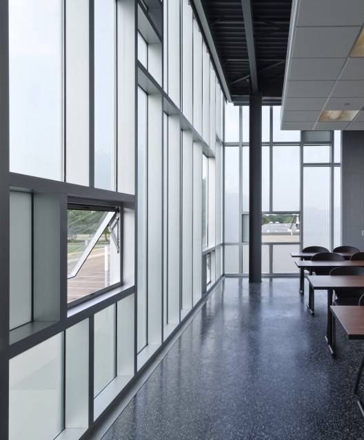 Jobie L. Martin Classroom Building; Jackson, Mississippi / Duvall Decker Architects © Mark Howell