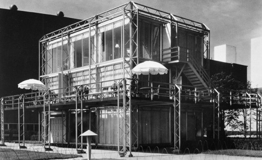 George Fred Keck, Crystal House, 1933-34. . Image Courtesy of Robert Medina, Chicago History Museum