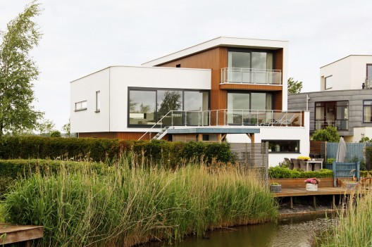 Courtesy of Maxim Winkelaar Architects & ©Nelis