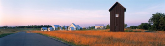 A collaboration between Coen + Partners and Salmela Architect, Jackson Meadow is a planned residential development in Marine on St. Croix, Minnesota. Seventy-five percent of the site’s 145 acres was left as dedicated open space, and the neighborhood connects by trails to nearby communities and parks. Image © Peter Bastianelli Kerze