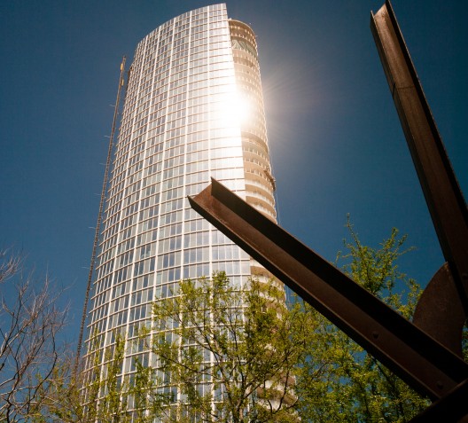 Museum Tower / Scott Johnson. Image