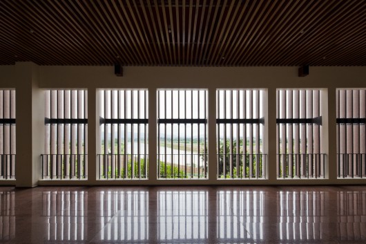 © Hiroyuki Oki