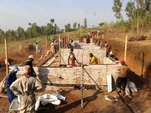 The only power tool used on site was a battery-powered hand drill, except for a diesel-powered generator used for three days for welding the steel roofing. Future Masoro houses will use timber instead of steel as an additional cost-saving measure. Image © Yutaka Sho