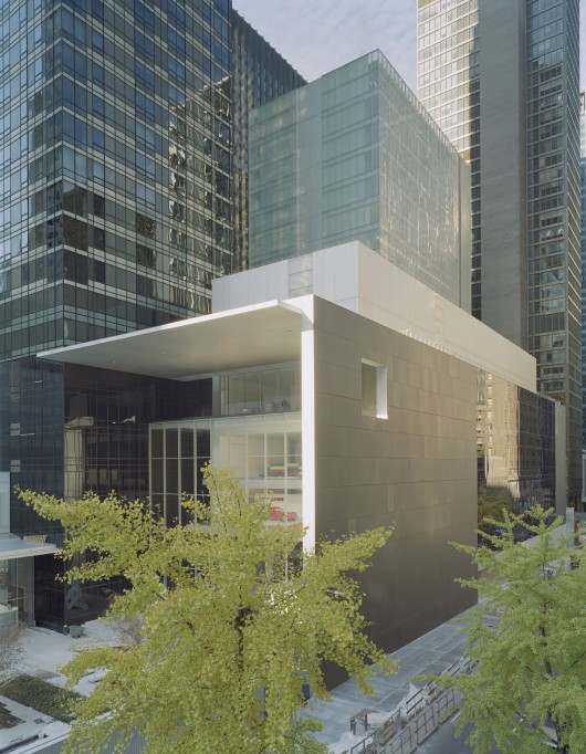 View of the gallery complex from 54th Street. Image © Timothy Hursley