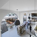 Terrace Restaurant at London Zoo / SHH Terrace Restaurant at London Zoo / SHH © Alastair Lever