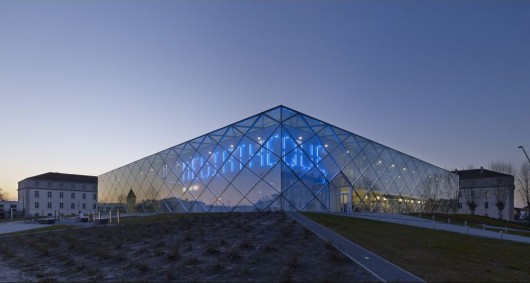 The Marsan Mediatheque, overall winner of the 2013 LEAF Awards. Image Courtesy of archi5