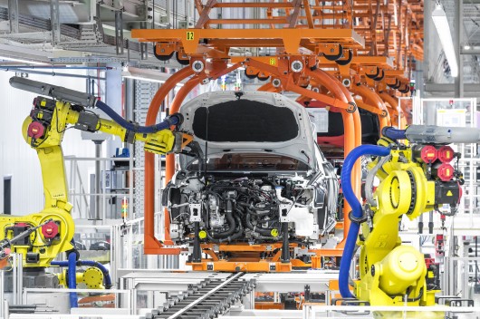 Robots assembling an Audi A3 © Courtesy of Audi