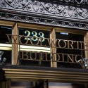 AD Classics: Woolworth Building / Cass Gilbert AD Classics: Woolworth Building / Cass Gilbert Building signage. Image © Bob Estremera