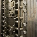 AD Classics: Woolworth Building / Cass Gilbert AD Classics: Woolworth Building / Cass Gilbert Door to the safe deposit vault. Image © Bob Estremera