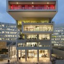 SFR Headquarters / Jean-Paul Viguier Architecture SFR Headquarters / Jean-Paul Viguier Architecture © Éric Sempé