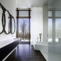 A House In The Woods / William Reue Architecture A House In The Woods / William Reue Architecture © Steve Freihon