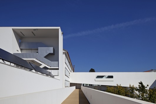 Francisco Rodrigues Lobo Secondary School / Inês Lobo Arquitectos. Image © Leonardo Finotti