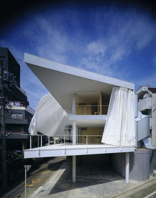 Curtain Wall House. Image © Hiroyuki Hirai