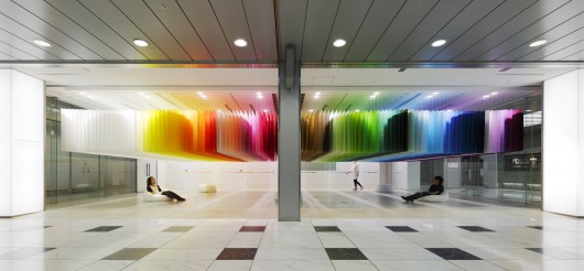 Emmanuelle Moureaux, “100 colors”, 2013. Location: Tokyo, Japan © Daisuke Shima / Nacasa & Partners