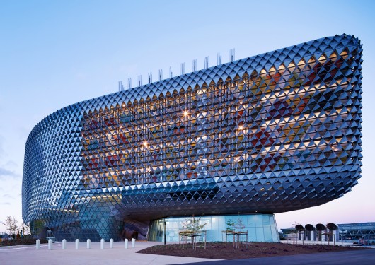South Australian Health and Medical Research Institute / Woods Bagot. Image © Peter Clarke