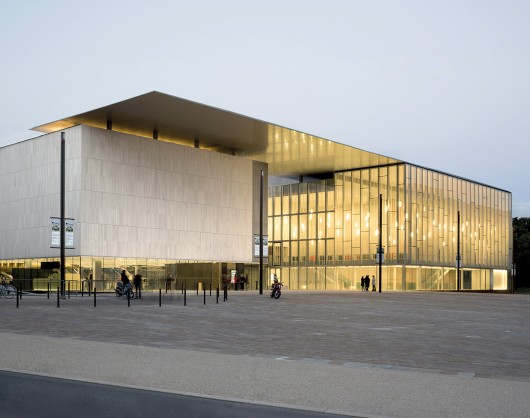 Les Quinconces Cultural Center
