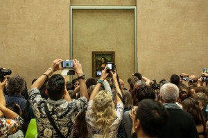 Crowds around Da Vinci's Mona Lisa at the Louvre, Paris. Image © Guia Besana