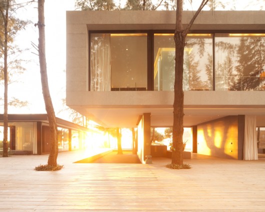 Courtesy of Duangrit Bunnag Architects
