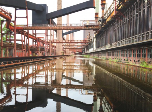The Reflective Water Tank at the Coking Factory. Image © Gili Merin
