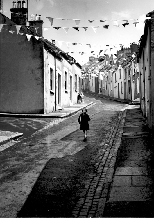 St Columba's Wells, Londonderry (Derry), 1965 / © Edwin Smith. Image Courtesy of RIBA Library Photographs Collection