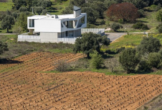 54347ad9c07a8009ad000012_paradox-house-k