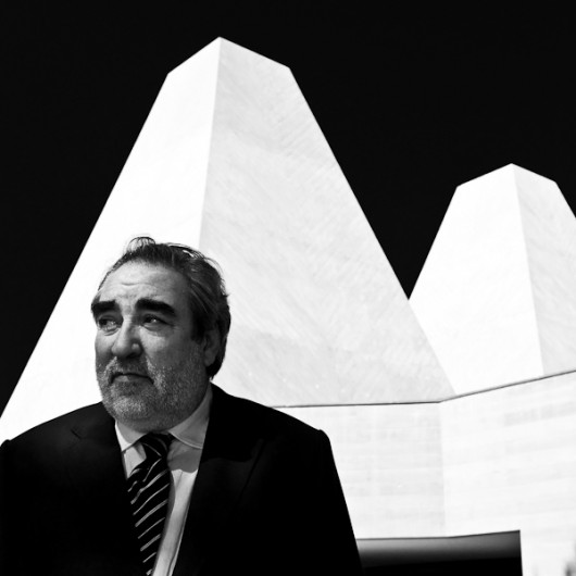 Eduardo Souto de Moura, 2011 Pritzker laureate, in front of the Casa das Histórias Paula Rego © Francisco Nogueira