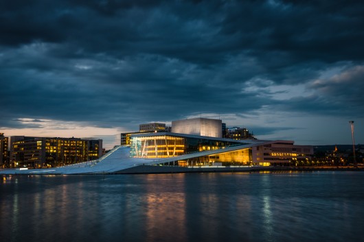 Oslo Opera House / Snøhetta. Image © CC Flickr User Howard Ignatius