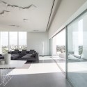 Layers of White / Pitsou Kedem Architects Layers of White / Pitsou Kedem Architects © Amit Geron