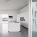 Layers of White / Pitsou Kedem Architects Layers of White / Pitsou Kedem Architects © Amit Geron