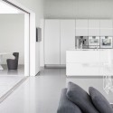 Layers of White / Pitsou Kedem Architects Layers of White / Pitsou Kedem Architects © Amit Geron