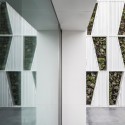 Layers of White / Pitsou Kedem Architects Layers of White / Pitsou Kedem Architects © Amit Geron