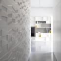 Layers of White / Pitsou Kedem Architects Layers of White / Pitsou Kedem Architects © Amit Geron