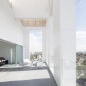 Layers of White / Pitsou Kedem Architects Layers of White / Pitsou Kedem Architects © Amit Geron