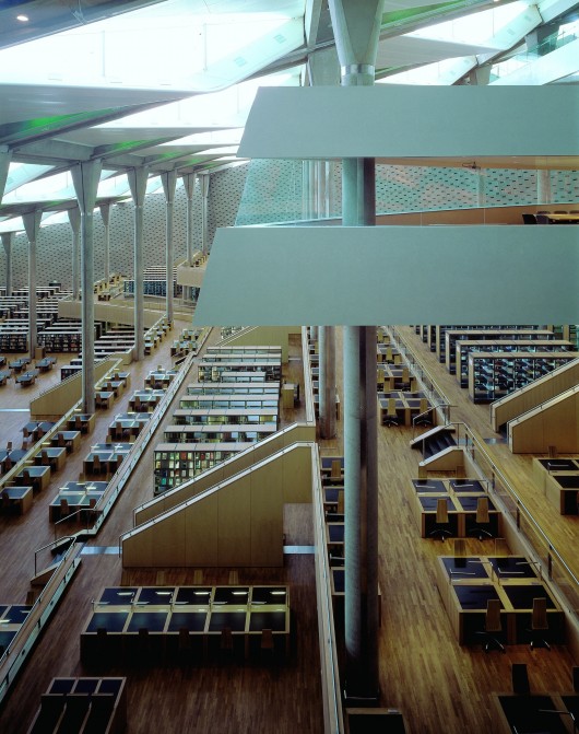 Programmatic fragmentation results in the creation of intimately scaled spaces for individual use. Image Courtesy of Snøhetta