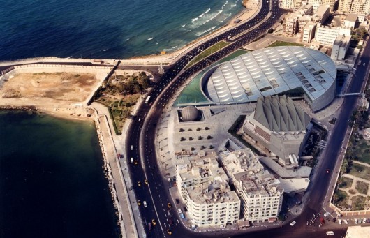 Aerial views reveal the simplicity of the library's formal concept. Image Courtesy of Snøhetta