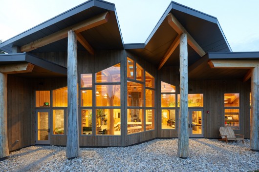 Burr Burton Academy Mountain Campus / Bensonwood + Annette Dey, PE © Marvin Windows