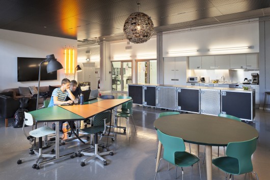 © Laura Stamer 54c83c12e58ece990100012a_dtu-skylab-juul-frost-arkitekter_jfa_dtu_skylab_stamers_kontor_4-530x353 54c83c12e58ece990100012a_dtu-skylab-juul-frost-arkitekter_jfa_dtu_skylab_stamers_kontor_4-530x353 DTU Skylab / Juul Frost Arkitekter 54c83c12e58ece990100012a dtu skylab juul frost arkitekter jfa dtu skylab stamers kontor 4 530x353