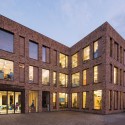 Nieuwe Park Rozenburgschool / KCAP Architects&Planners Nieuwe Park Rozenburgschool / KCAP Architects&Planners © Ossip van Duivenbode