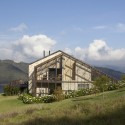 Casa en el Lago / De La Carrera - Cavanzo Arquitectura Casa en el Lago / De La Carrera - Cavanzo Arquitectura © Luis Alberto Mariño