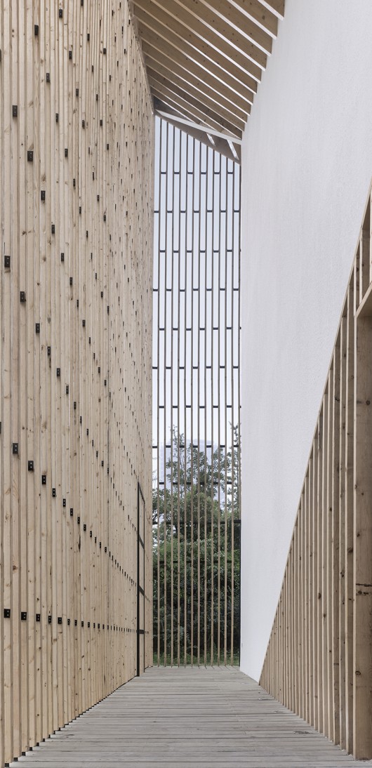 Nanjing Wanjing Garden Chapel / AZL Architects. Image © Yao Li