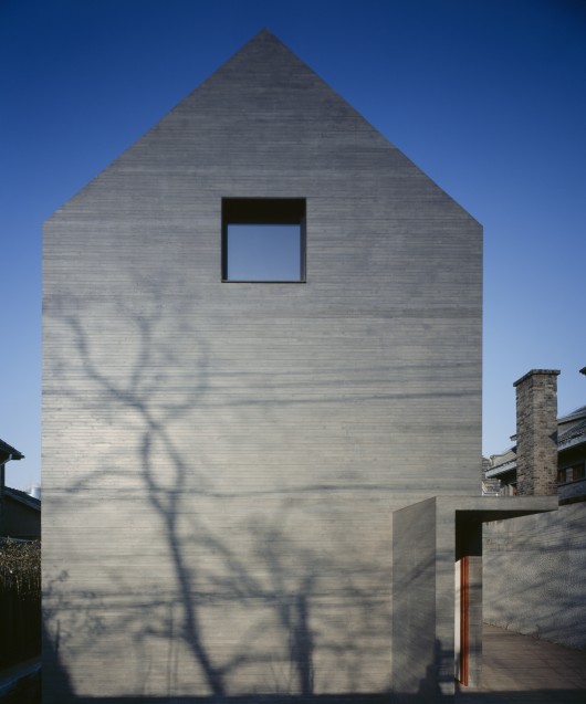 Slit House / AZL architects. Image © Nacasa & Partners
