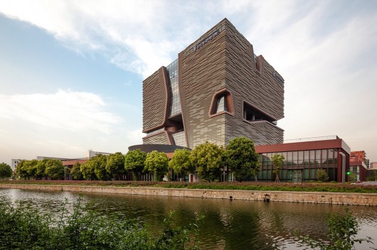 XJTLU's Administration Information Building, completed in 2013 by Aedas. Image Courtesy of Aedas