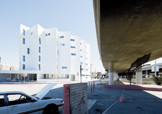 New Carver Apartments / Michael Maltzan Architecture. Image © Iwan Baan via Harvard Magazine